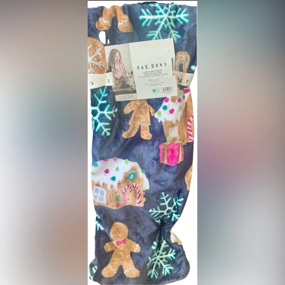 RAE DUNN PLUSH CHRISTMAS HOLIDAY THROW BLANKET w/GINGERBREAD HOUSE/MAN SNOWFLAKE